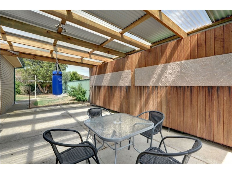 8 Mauger Street, Wendouree VIC 3355