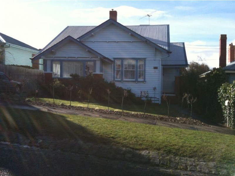 8 Howard Street, Soldiers Hill VIC 3350