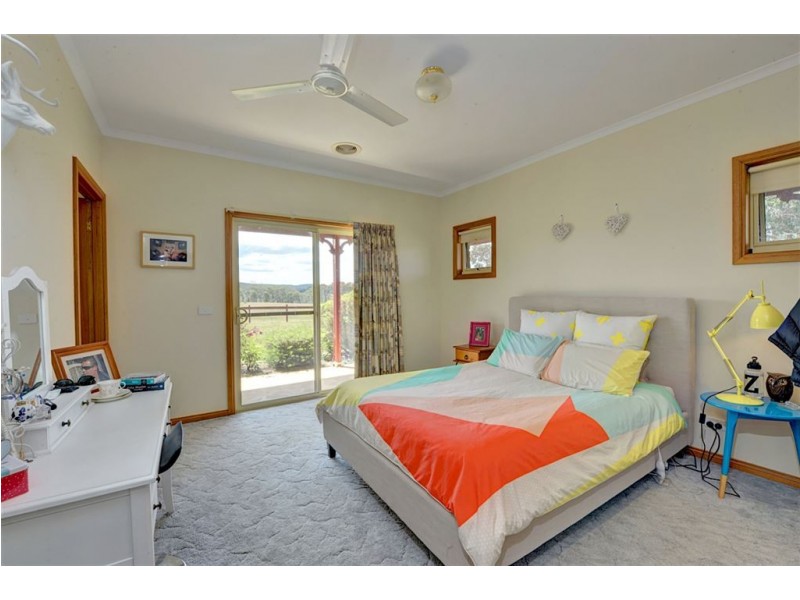 100 Lewis Road, Elaine VIC 3334