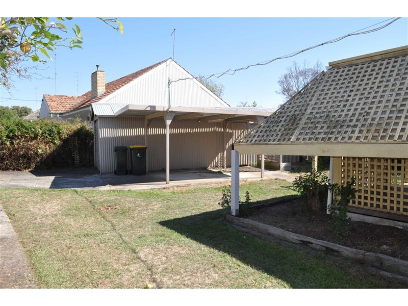 25 Browns Parade, Wendouree VIC 3355