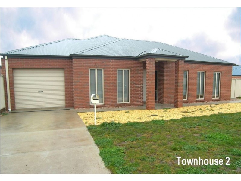 1 + 2/17 Namron Court, Miners Rest VIC 3352