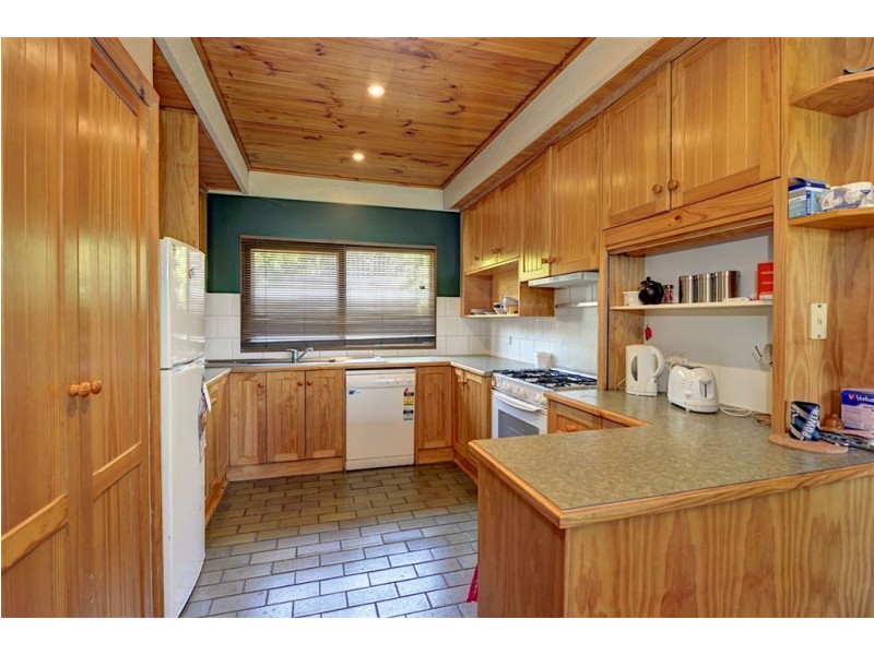 12 Jones Avenue, Mount Clear VIC 3350