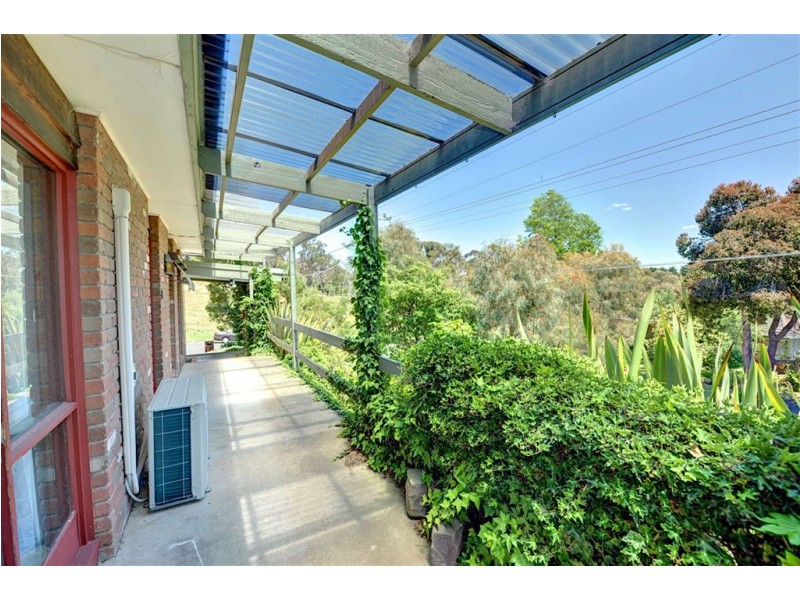 12 Jones Avenue, Mount Clear VIC 3350