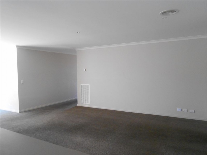 48 McNulty Drive, Wendouree VIC 3355
