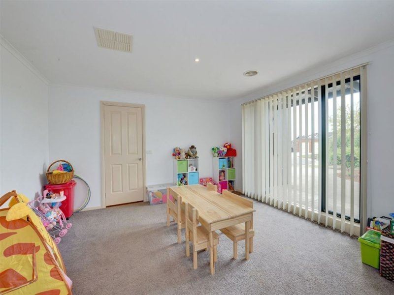 6 Hanwood Close, Delacombe VIC 3356