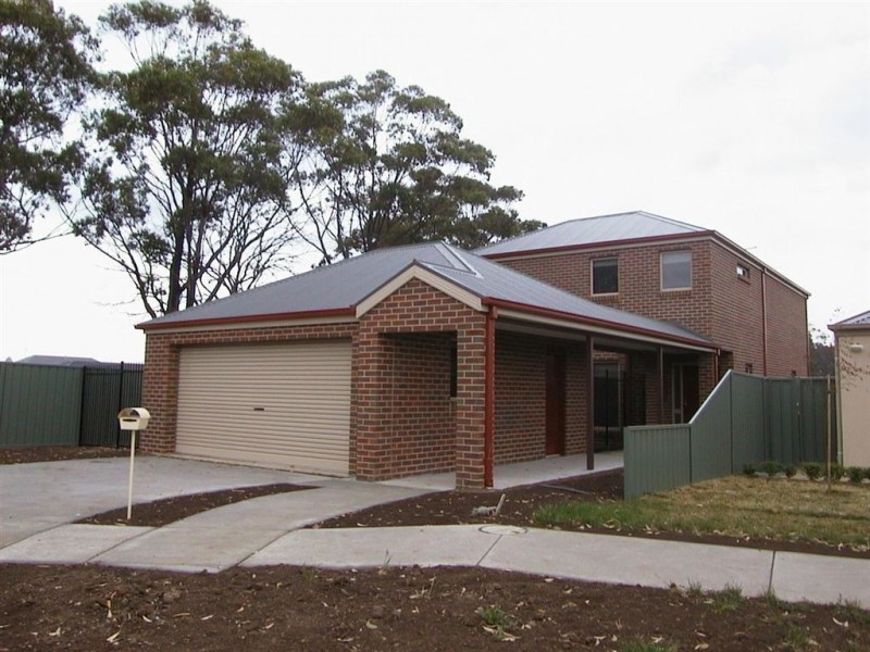 24 Taunton Place, Lake Gardens VIC 3355