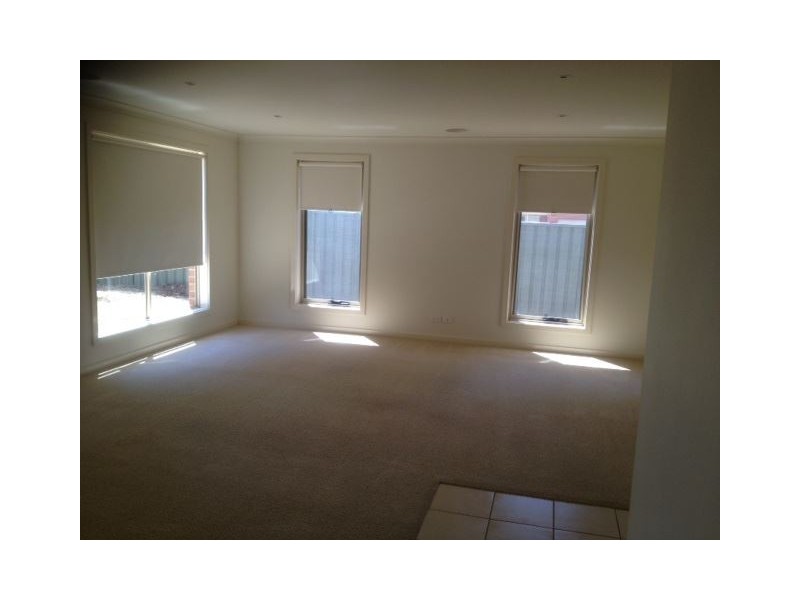 24 Taunton Place, Lake Gardens VIC 3355