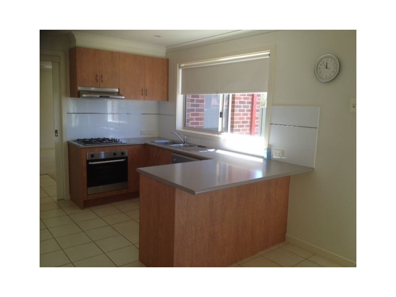 24 Taunton Place, Lake Gardens VIC 3355