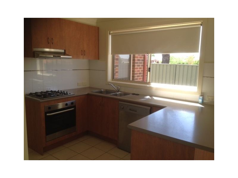 24 Taunton Place, Lake Gardens VIC 3355