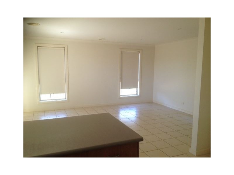 24 Taunton Place, Lake Gardens VIC 3355