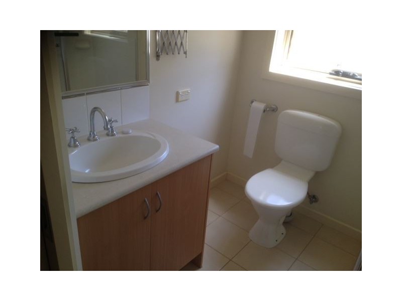 24 Taunton Place, Lake Gardens VIC 3355