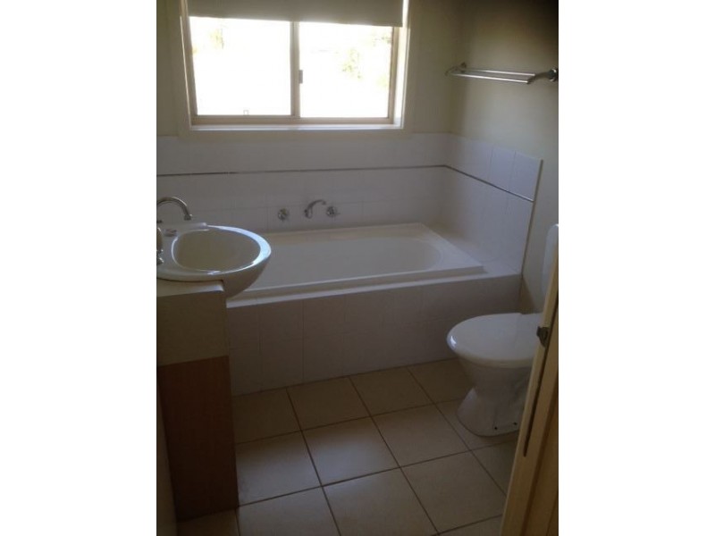 24 Taunton Place, Lake Gardens VIC 3355