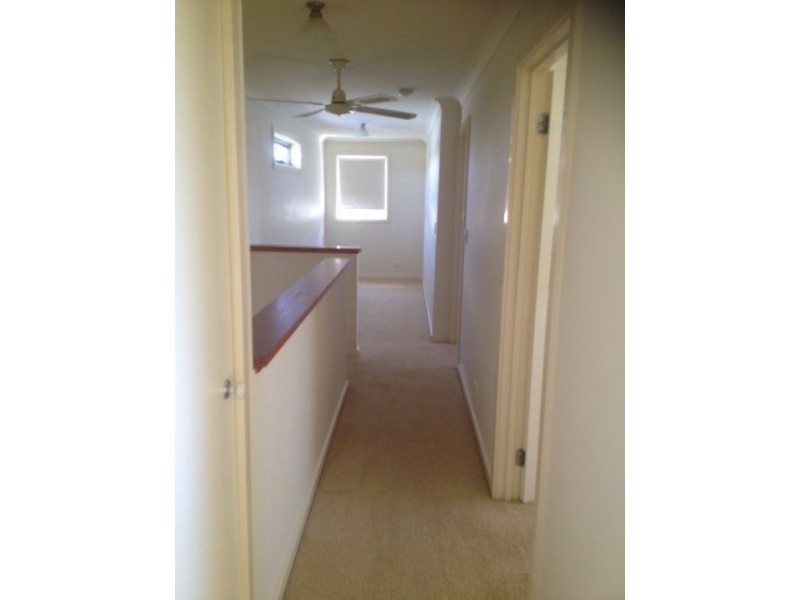 24 Taunton Place, Lake Gardens VIC 3355