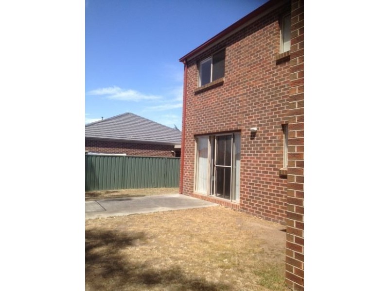 24 Taunton Place, Lake Gardens VIC 3355