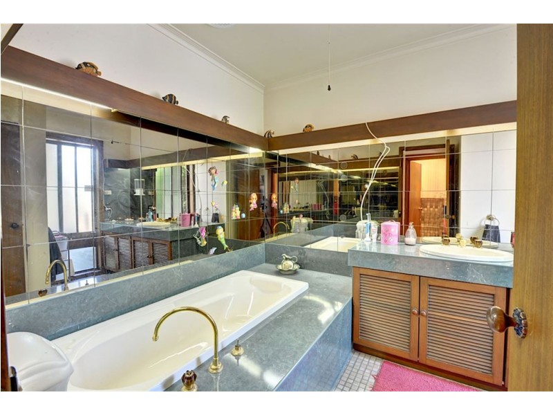 136 Sunraysia Drive, Mitchell Park VIC 3355