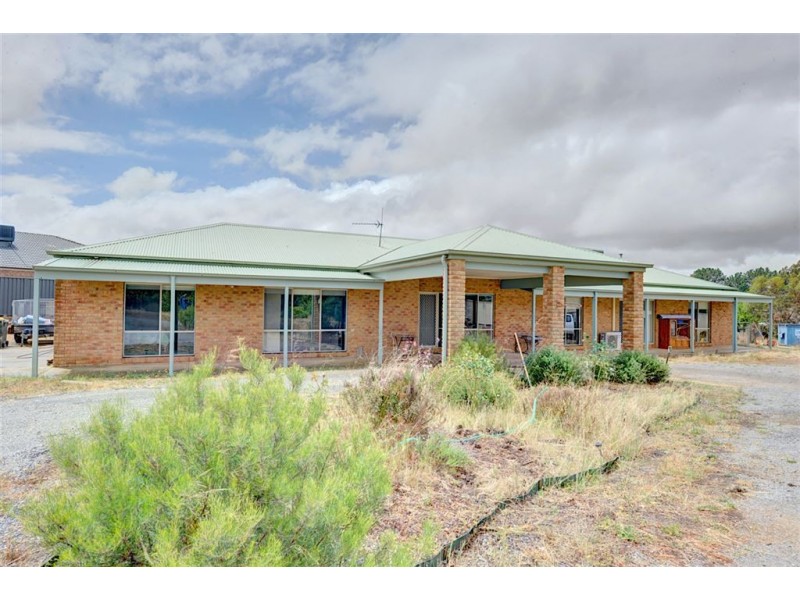 19 Lyttle Crescent, Cardigan Village VIC 3352