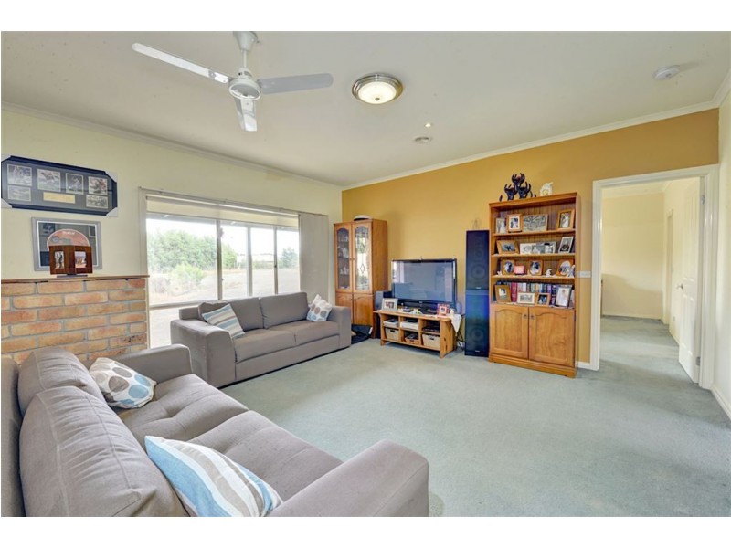 19 Lyttle Crescent, Cardigan Village VIC 3352