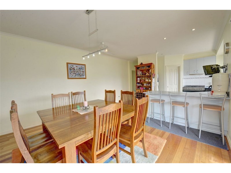 19 Lyttle Crescent, Cardigan Village VIC 3352