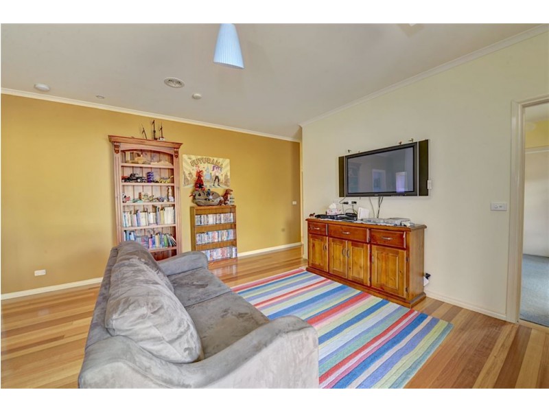 19 Lyttle Crescent, Cardigan Village VIC 3352