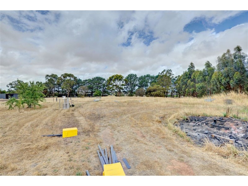 19 Lyttle Crescent, Cardigan Village VIC 3352