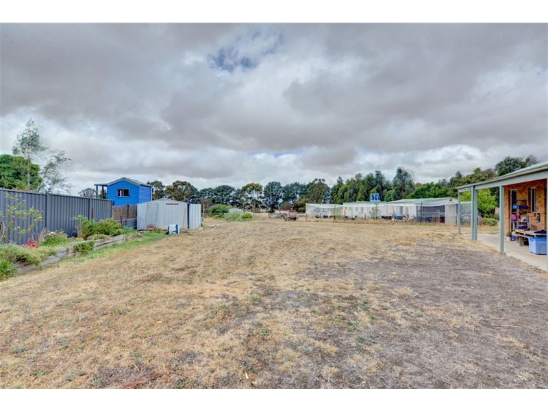 19 Lyttle Crescent, Cardigan Village VIC 3352
