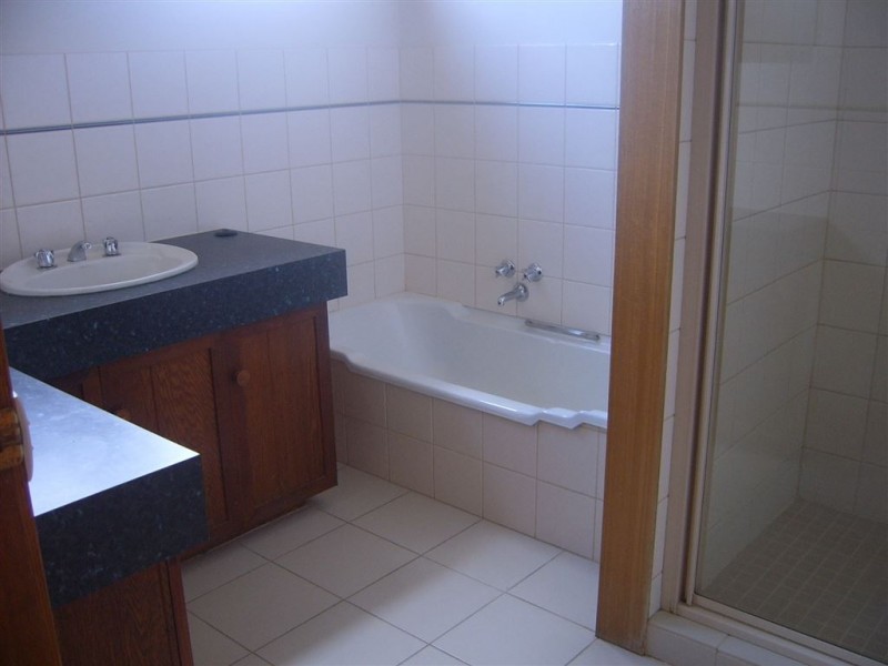 4 Durham Street, Newington VIC 3350