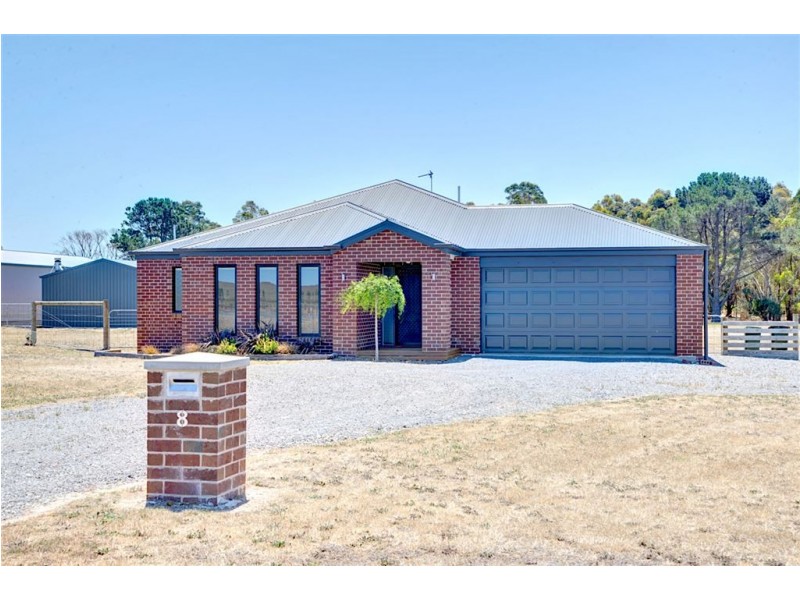 8 Diamond Drive, Cardigan Village VIC 3352