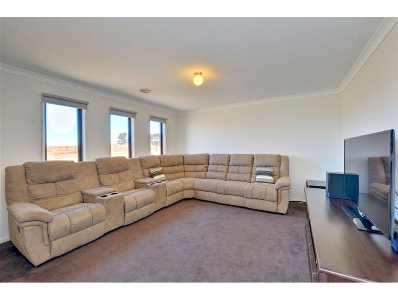 8 Diamond Drive, Cardigan Village VIC 3352