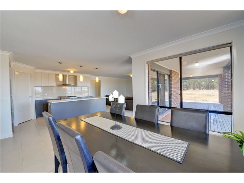 8 Diamond Drive, Cardigan Village VIC 3352