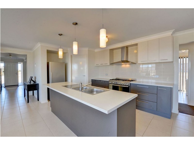 8 Diamond Drive, Cardigan Village VIC 3352