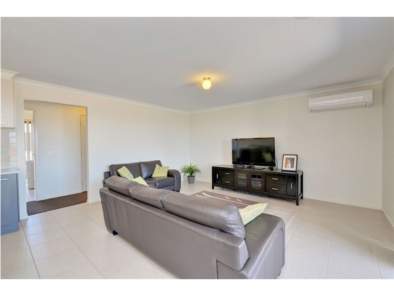 8 Diamond Drive, Cardigan Village VIC 3352