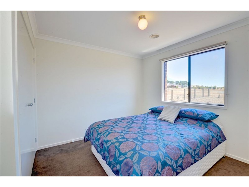 8 Diamond Drive, Cardigan Village VIC 3352