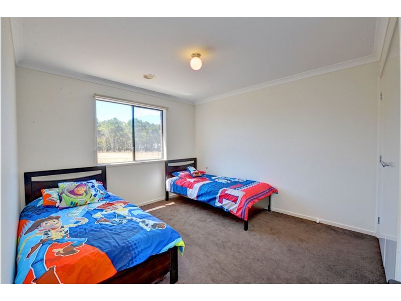 8 Diamond Drive, Cardigan Village VIC 3352