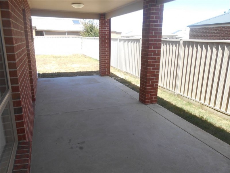 13 Deakin Drive, Delacombe VIC 3356