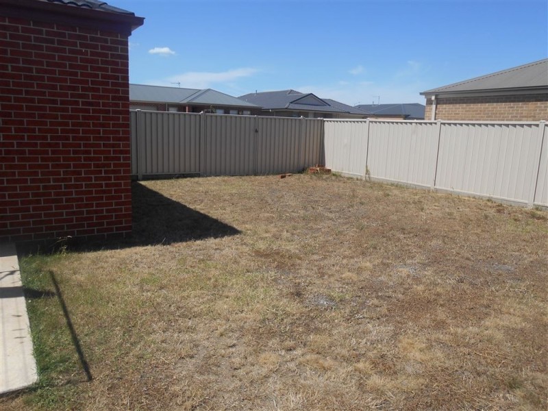 13 Deakin Drive, Delacombe VIC 3356