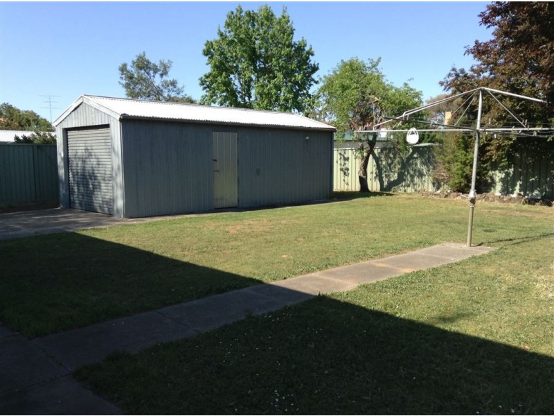 18 Manneville Street, Wendouree VIC 3355