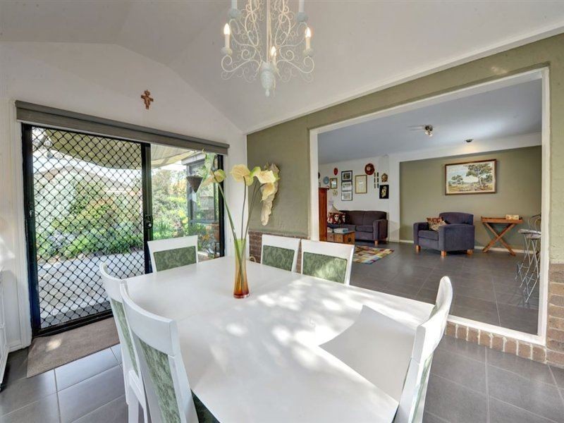 65 Faversham Ave, Lake Gardens VIC 3355