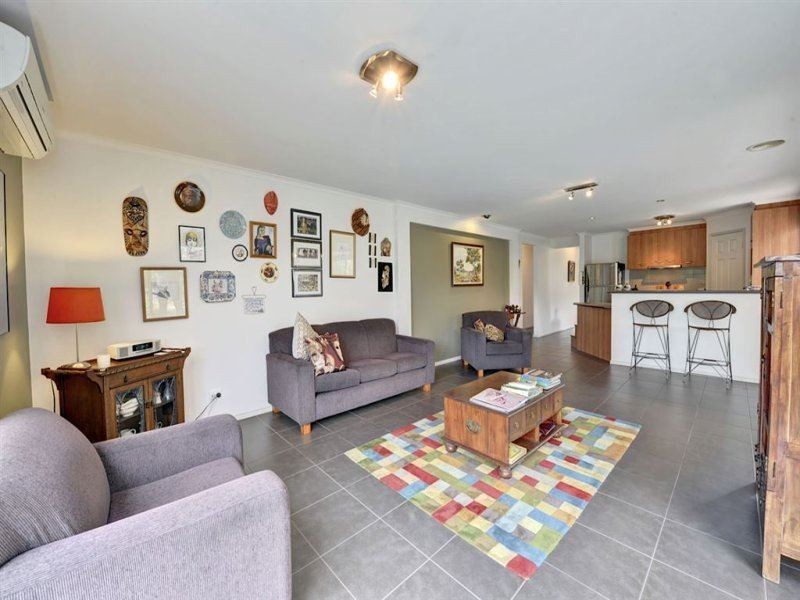 65 Faversham Ave, Lake Gardens VIC 3355