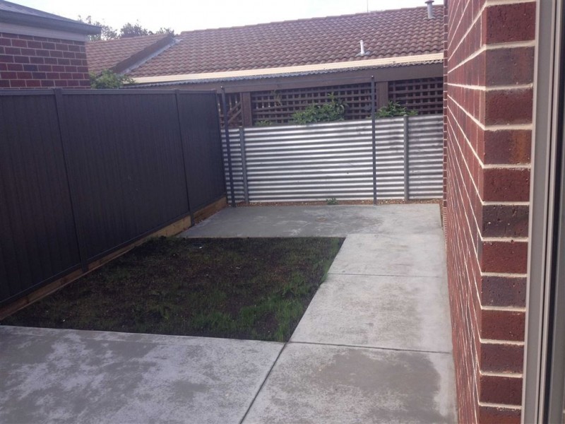 1/23 Beverin Street, Sebastopol VIC 3356