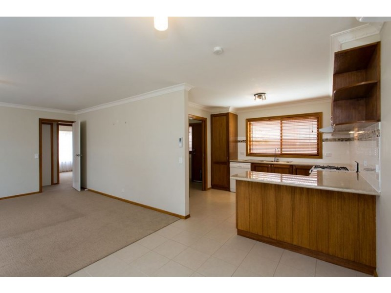 1/451 Forest Street, Wendouree VIC 3355