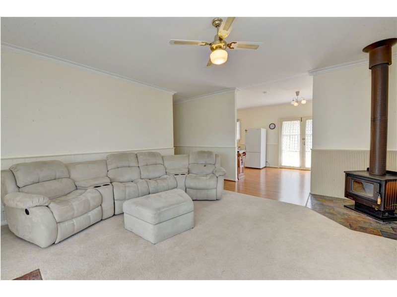 51 Linton-Piggoreet Road, Linton VIC 3360