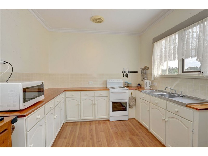 51 Linton-Piggoreet Road, Linton VIC 3360