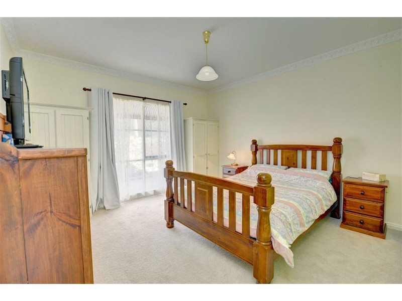 51 Linton-Piggoreet Road, Linton VIC 3360