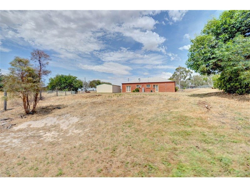 51 Linton-Piggoreet Road, Linton VIC 3360