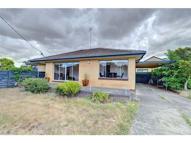 4 Towong Street, Alfredton VIC 3350