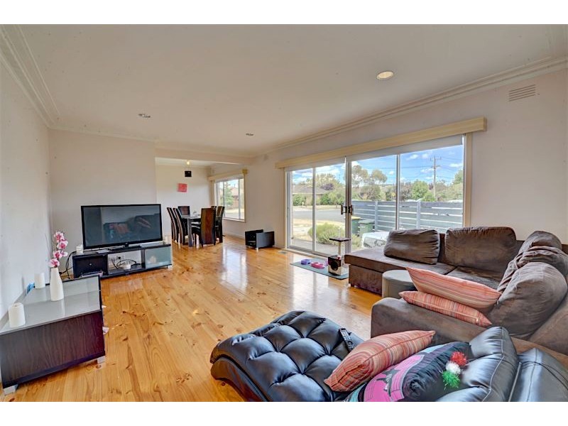 4 Towong Street, Alfredton VIC 3350