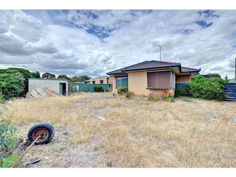 4 Towong Street, Alfredton VIC 3350