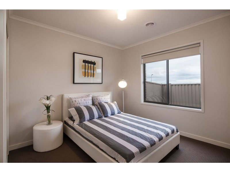 72 Ascot Gardens Drive, Delacombe VIC 3356