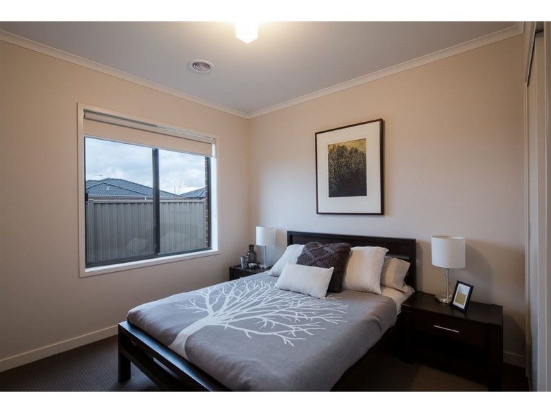 72 Ascot Gardens Drive, Delacombe VIC 3356