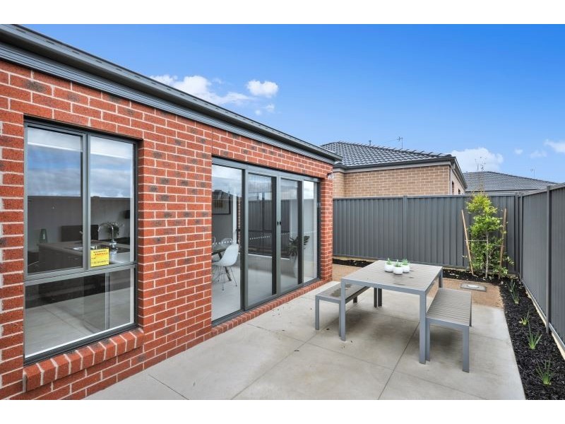 72 Ascot Gardens Drive, Delacombe VIC 3356